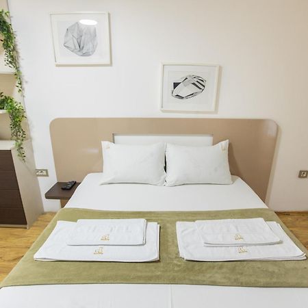 4 Rooms Apartments Ni Buitenkant foto