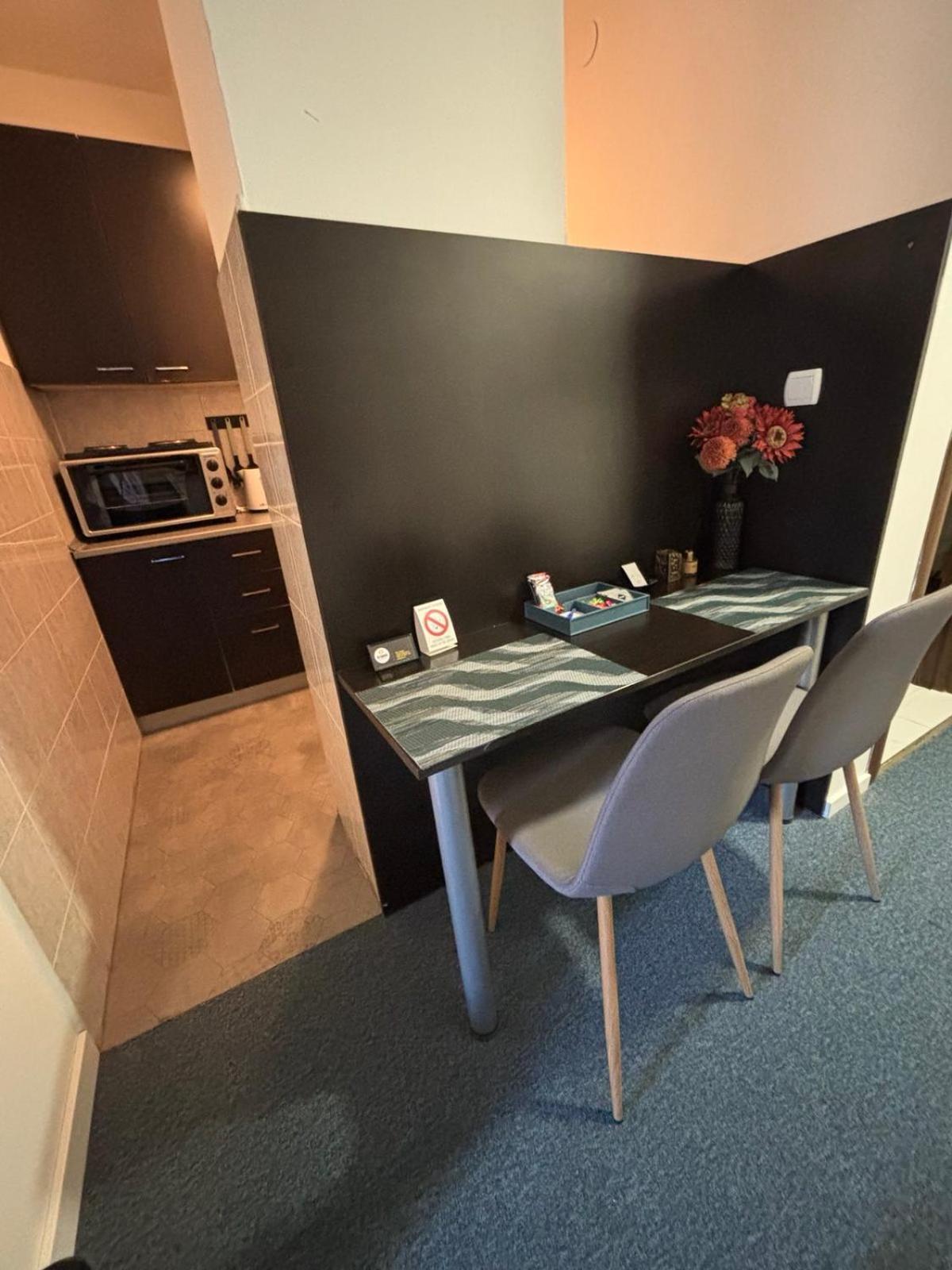4 Rooms Apartments Ni Buitenkant foto